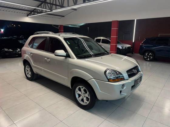 HYUNDAI TUCSON 2.0 MPFI GLS 16V 143CV 2WD FLEX 4P AUTOMÁTICO HYUNDAI TUCSON 2.0 MPFI GLS 16V 143CV 2WD FLEX 4P AUTOMÁTICO